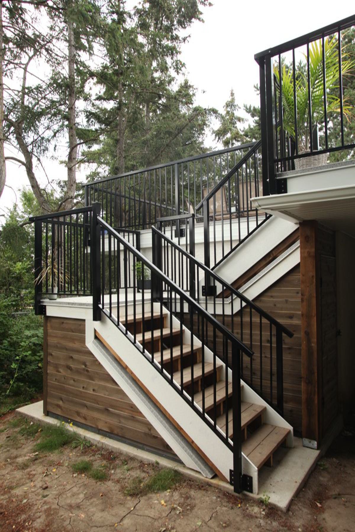 stairs leading to deck