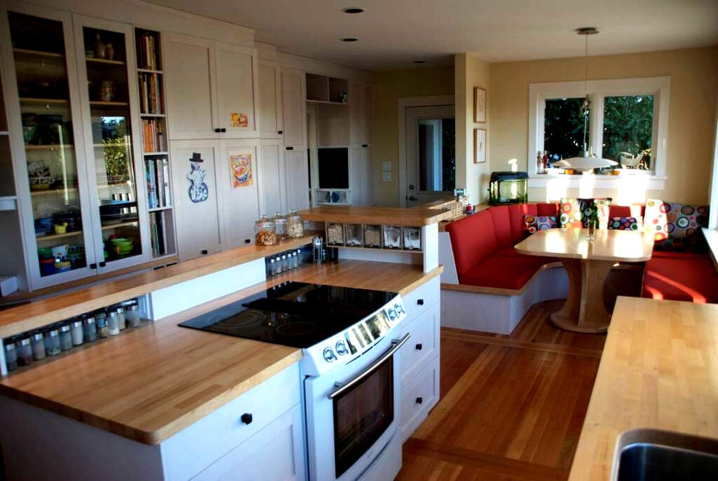 kitchen w/ comfortable nook